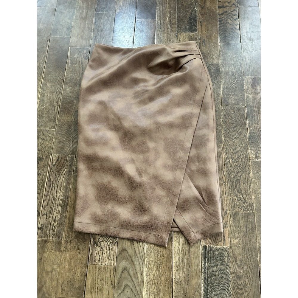 T Tahari Women's Ruched Faux Suede Skirt - Hazelwood -‎ Size 8 Brown - Picture 2 of 7